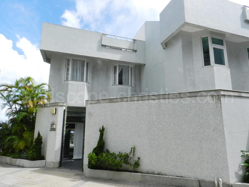 La Hacienda Lower Townhouse a luxury home for sale in The Peak