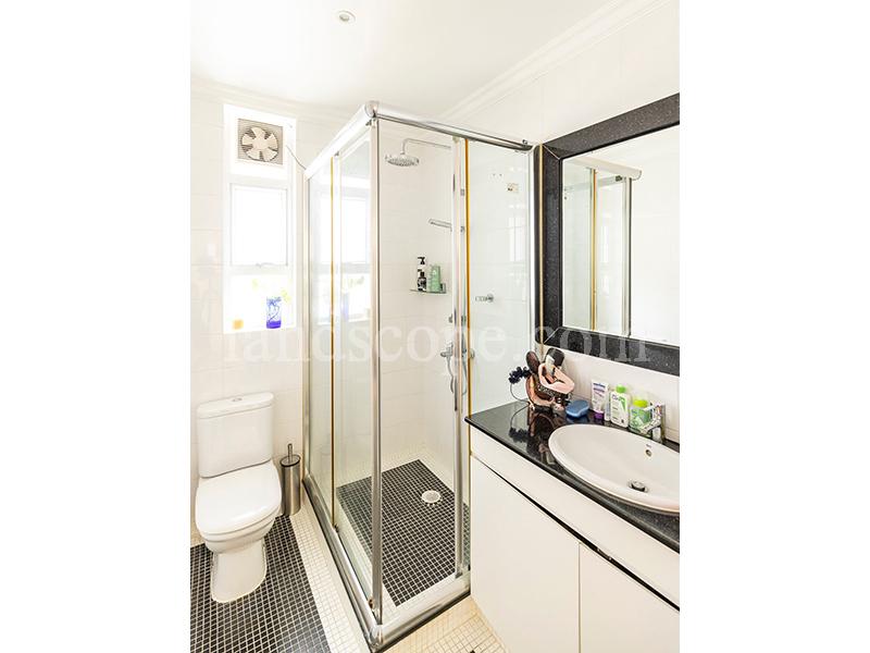 98 Repulse Bay Road