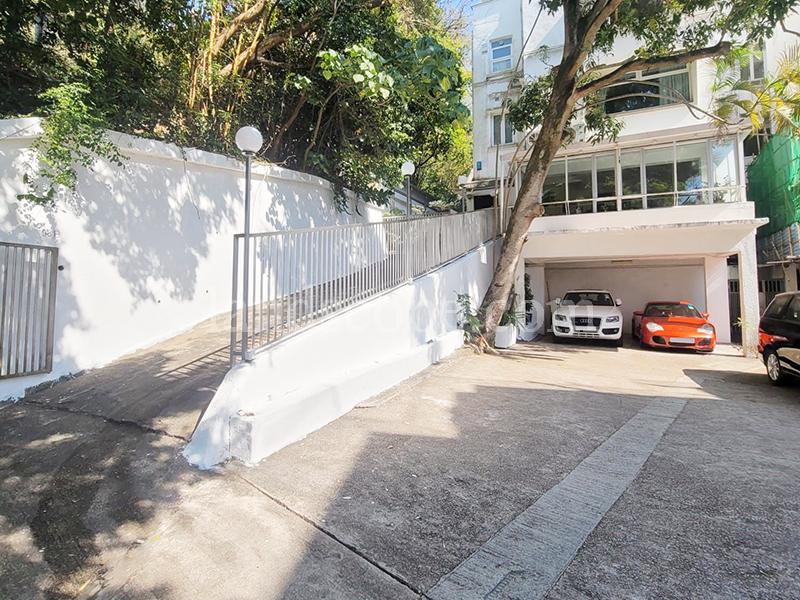98 Repulse Bay Road