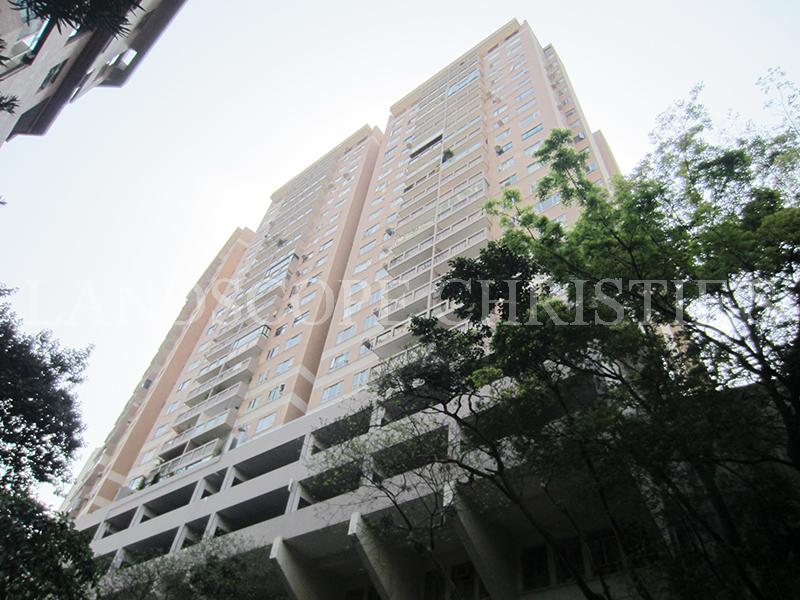 London Court - Realty Garden