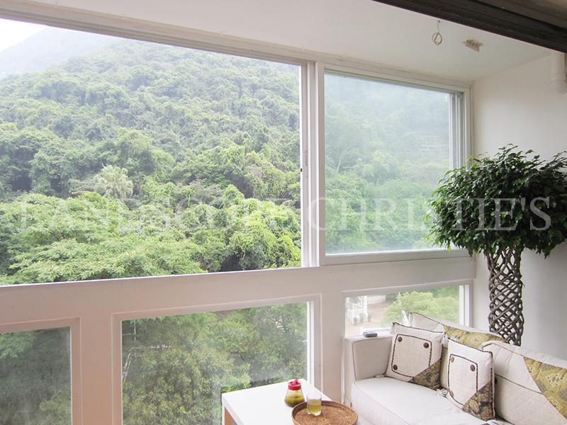 London Court - Realty Garden