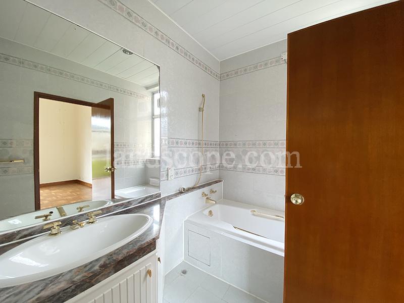 The Redhill Peninsula - Palm Drive