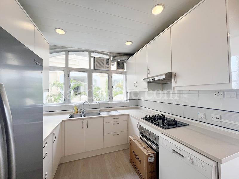 The Redhill Peninsula - Palm Drive