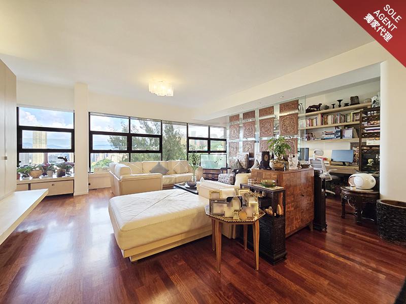Leon Court
