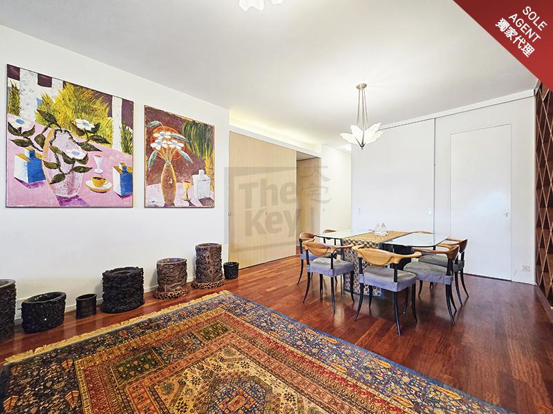 Leon Court