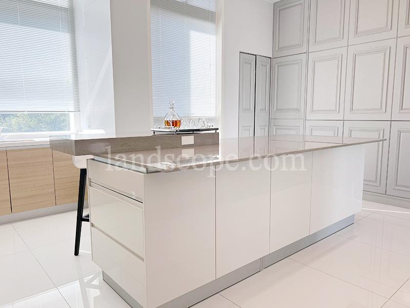 Infinity (8 Peak Road, Oasis)