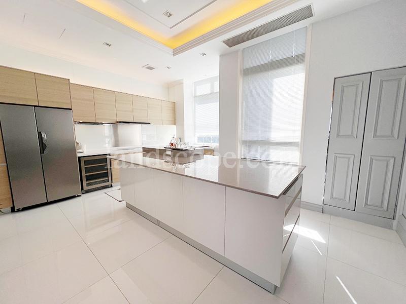 Infinity (8 Peak Road, Oasis)