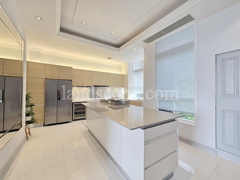 Infinity (8 Peak Road)